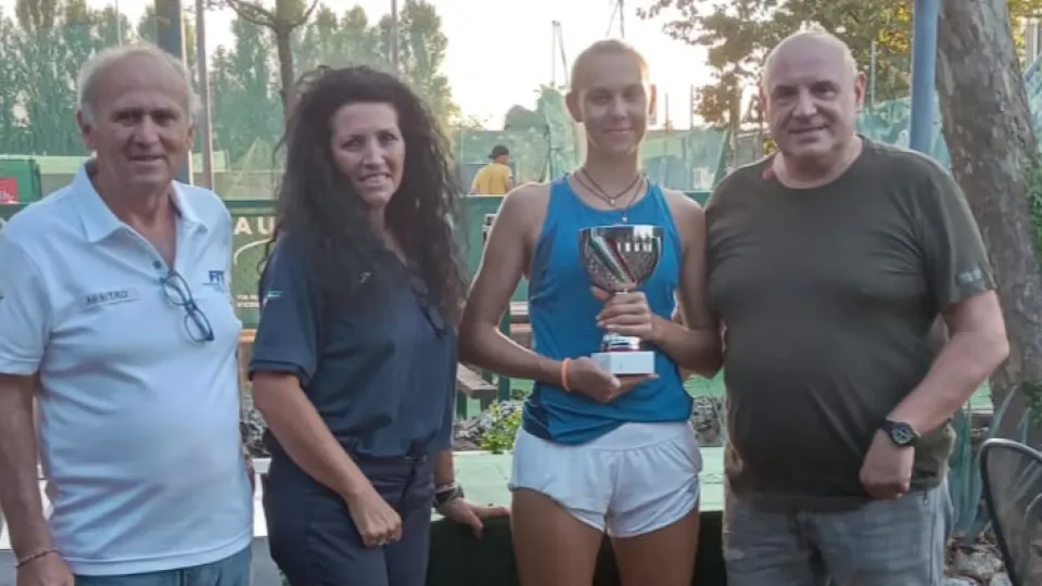 La premiazione del singolare femminile nell'Open del Tc Viserba