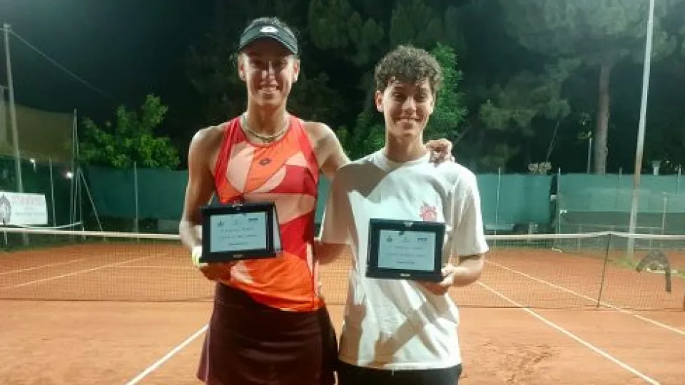 La premiazione delle terze classificate Marta Lombardini ed Emma Ferrini