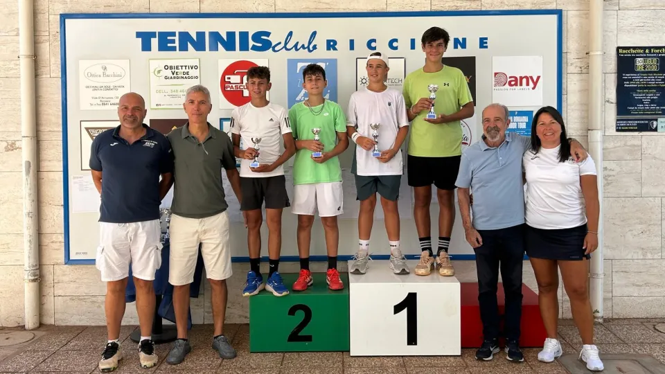 La premiazione dell'U16 maschile con Moreno Pecci, Gilberto Fantini e Federica Cerri