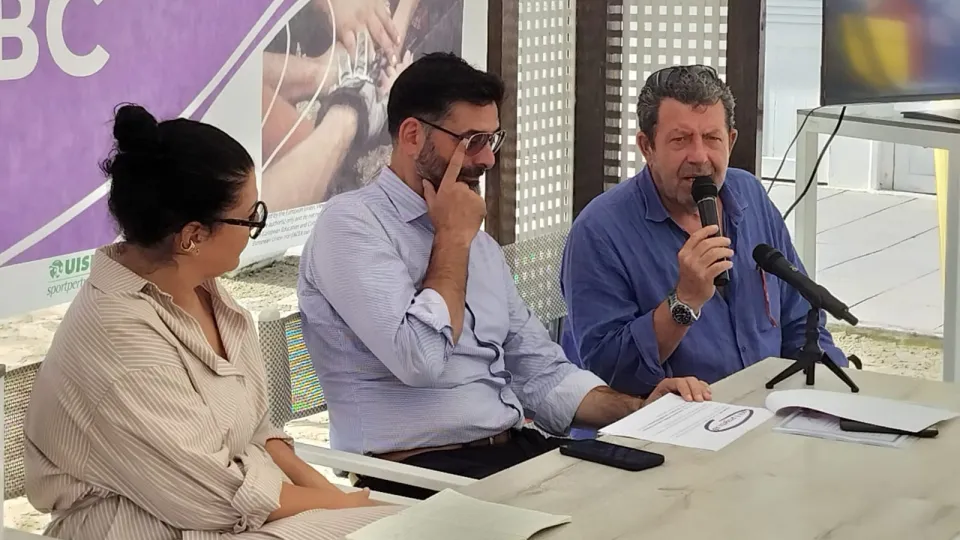 La presidente Uisp Rimini Linda Pellizzoli, l'assessore Kristian Gianfreda ed il coordinatore del progetto Paolo Belluzzi