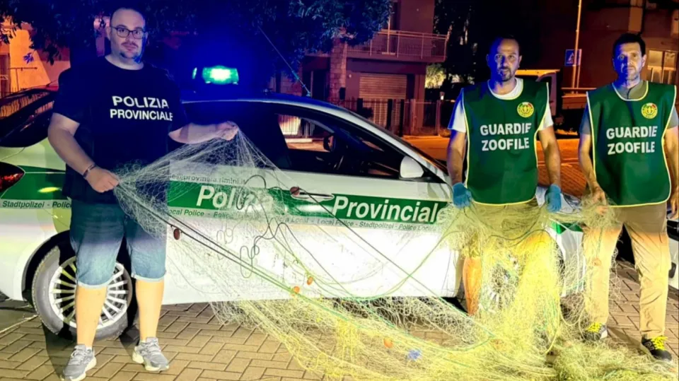 la rete recuperata da agenti e guardie