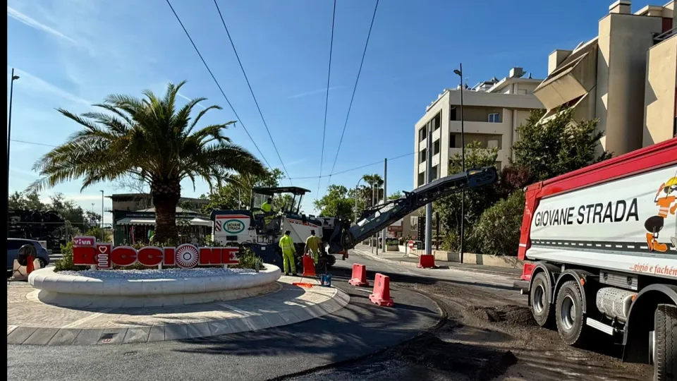 la rotatoria di viale Angeloni a Riccione