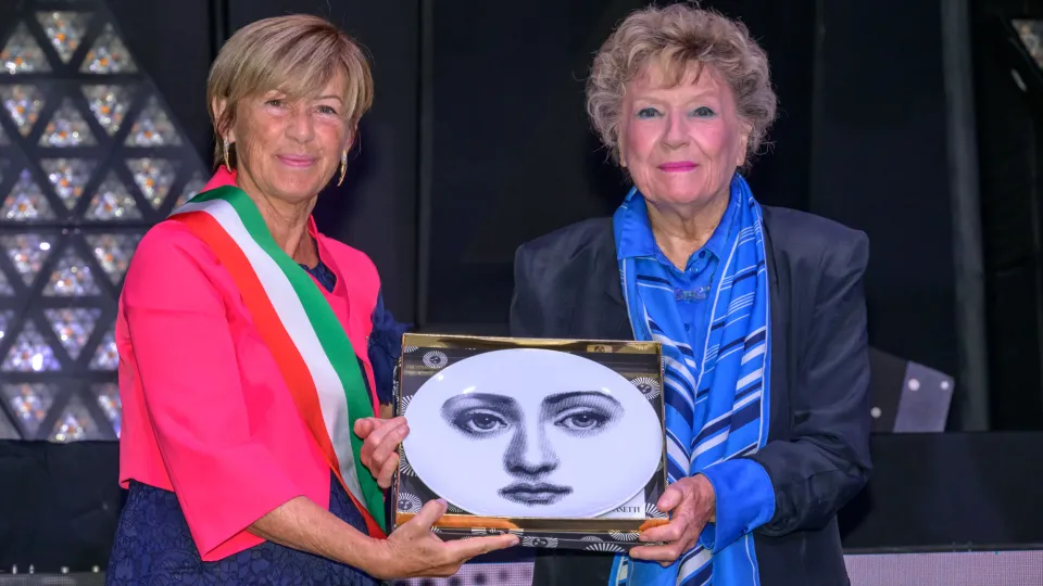 la sindaca Angelini con Dacia Maraini