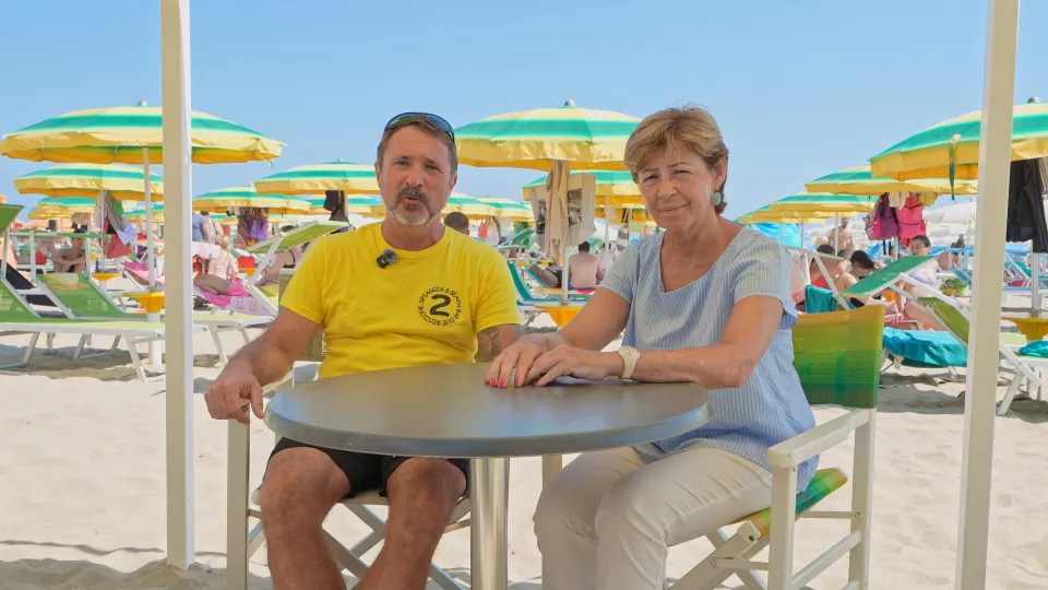 la sindaca Angelini con gli operatori di spiaggia