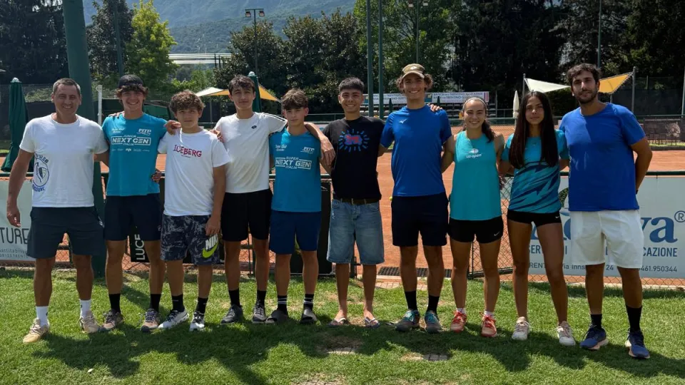 La squadra del Tennis Club Riccione nel torneo Bnl di Trento