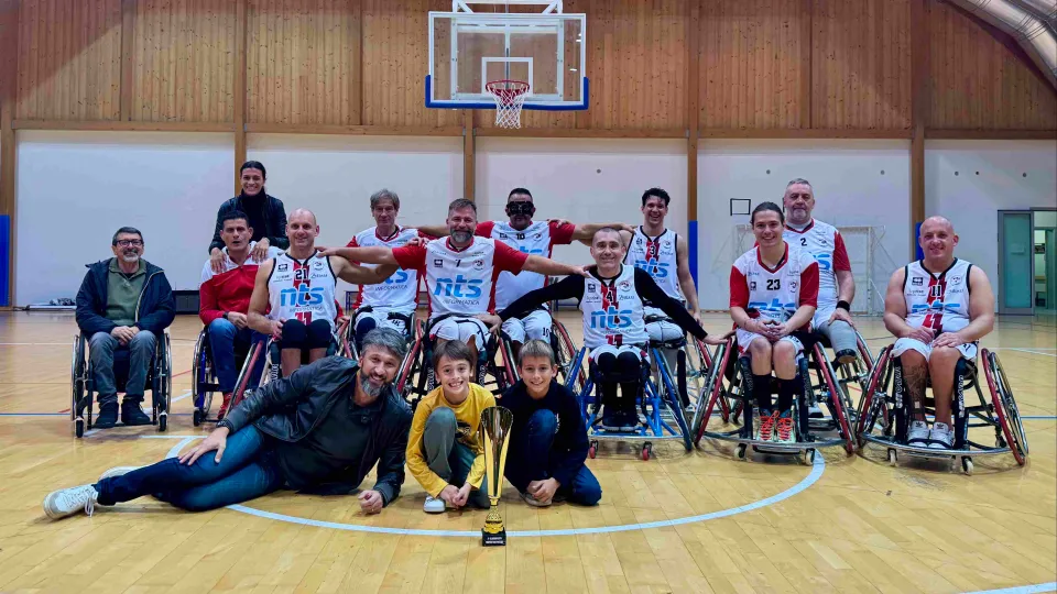 La squadra riminese con il trofeo