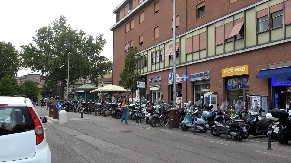 l'accesso, lato est, di piazza Malatesta