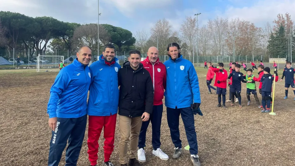 L'assessore Simone Imola con lo staff del San Lorenzo