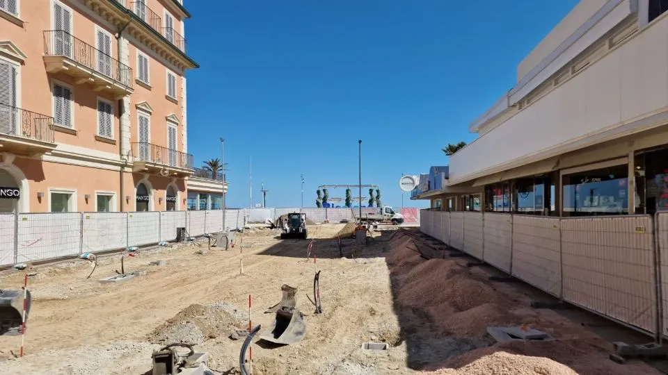il cantiere su viale Ceccarini