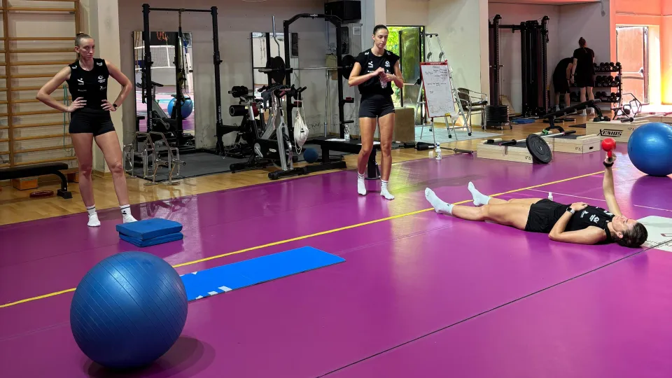 Le giocatrici dell'Omag-MT in palestra