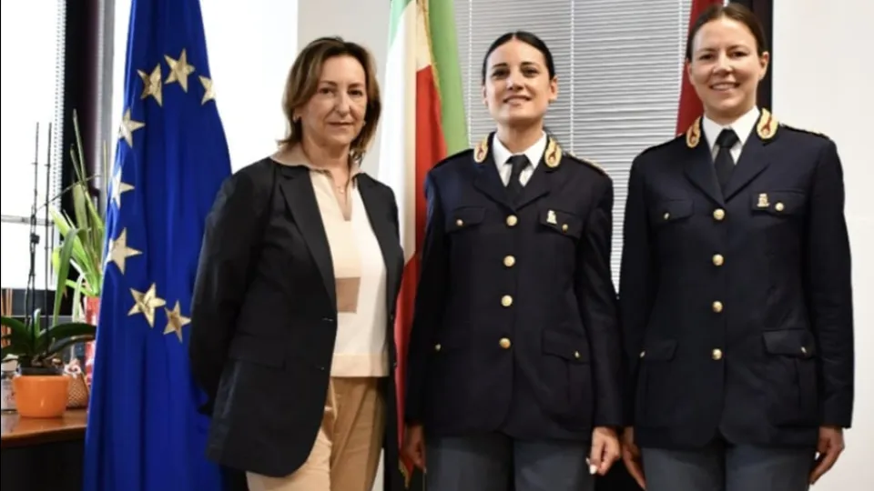 Le nuove funzionarie della polizia di Stato con il questore di Rimini
