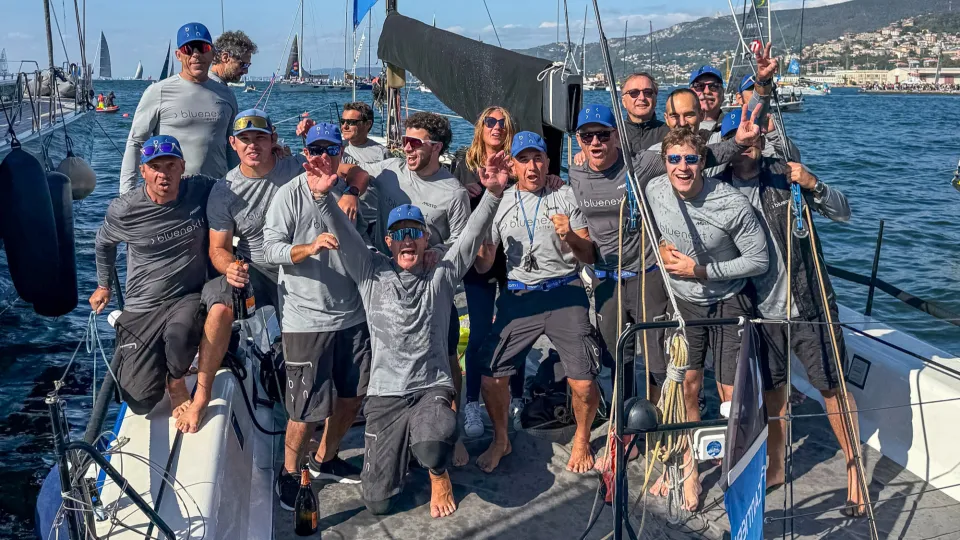 L'equipaggio festeggia
