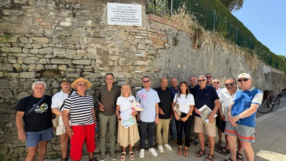 l'inaugurazione della targa