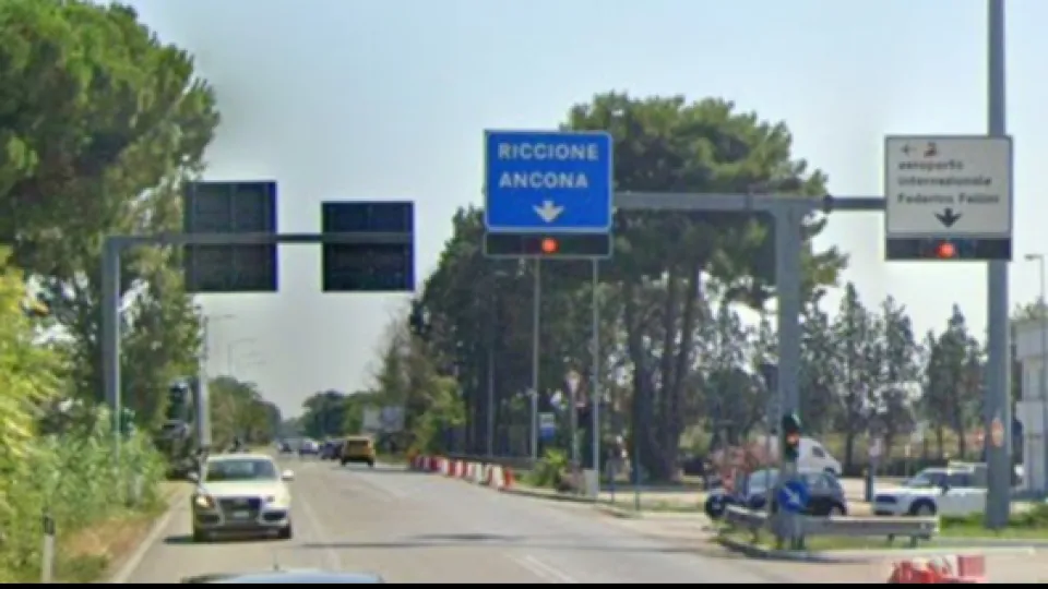 l'ingresso dell'aeroporto