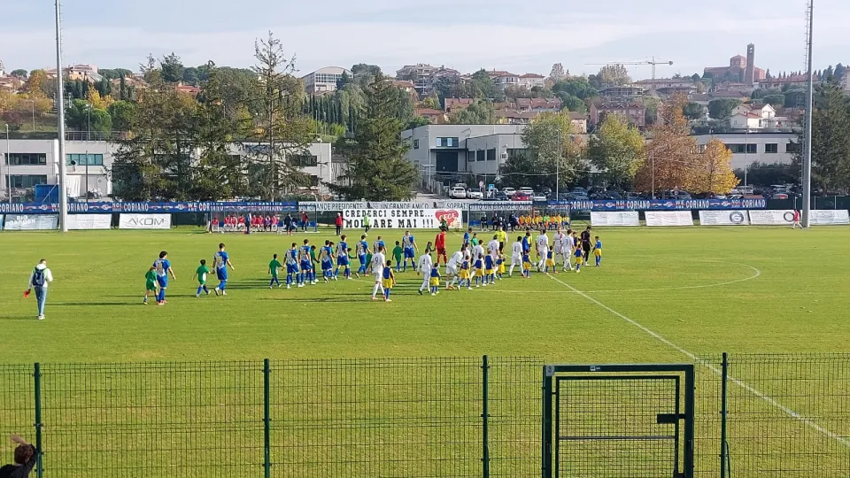 L'ingresso in campo delle due squadre