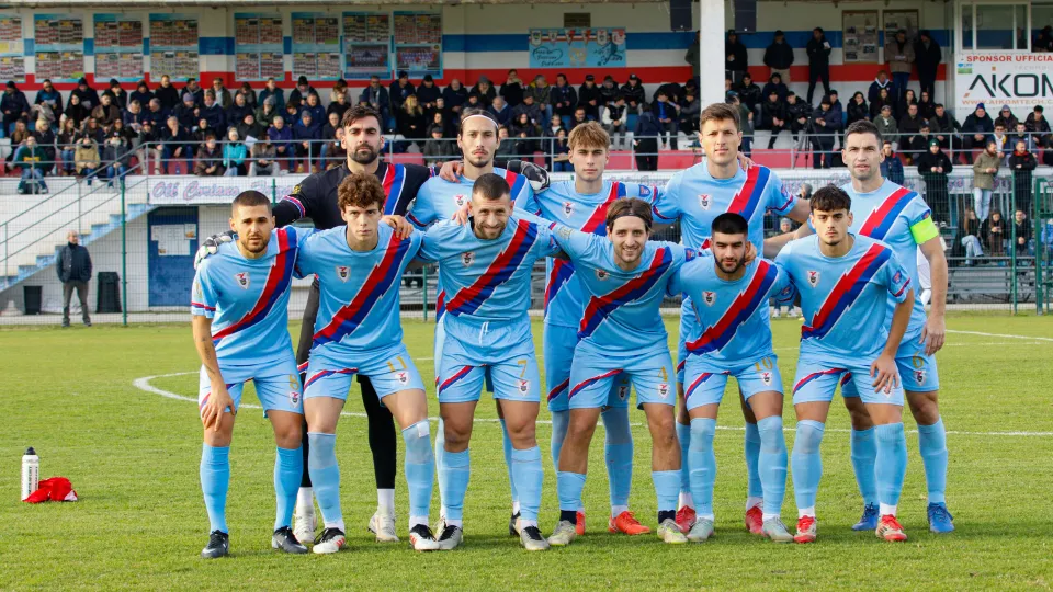 L'undici di partenza dell'ASD Tropical Coriano (Foto @Loris Pierini)