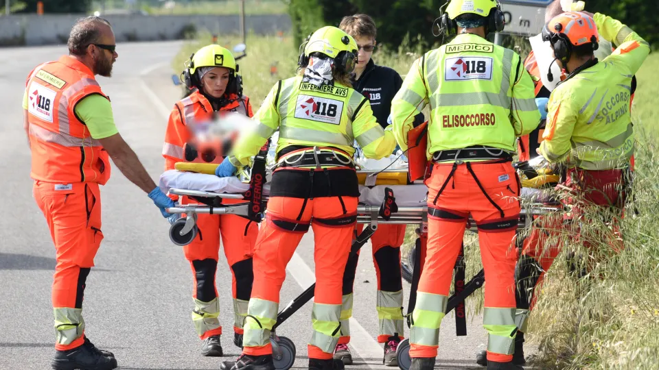 l'uomo soccorso dal 118 (foto Adriapress)