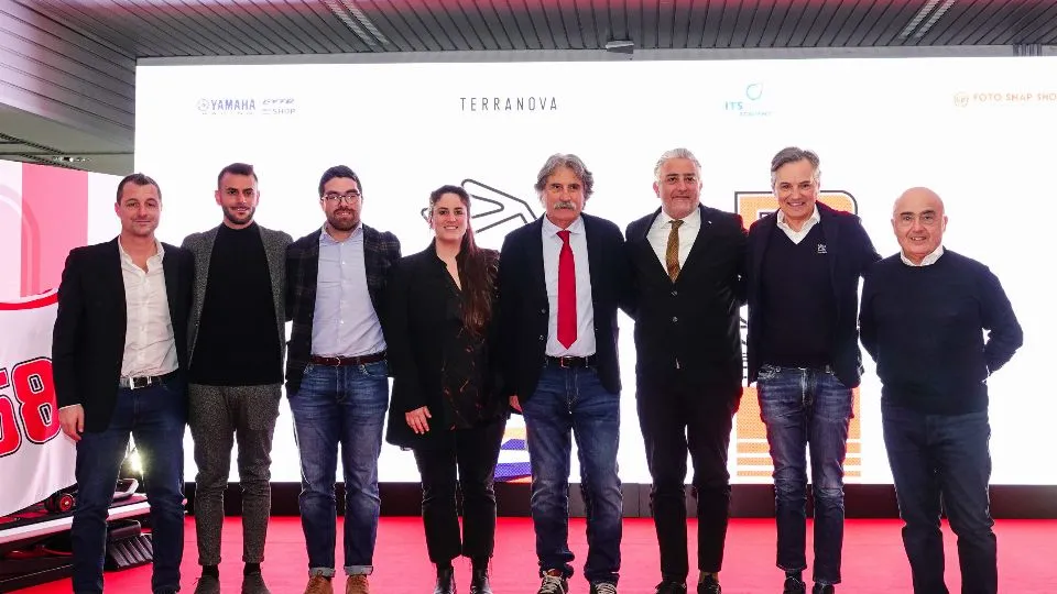 Albani insieme ai rappresentanti delle istituzioni (Credit Petrangeli)