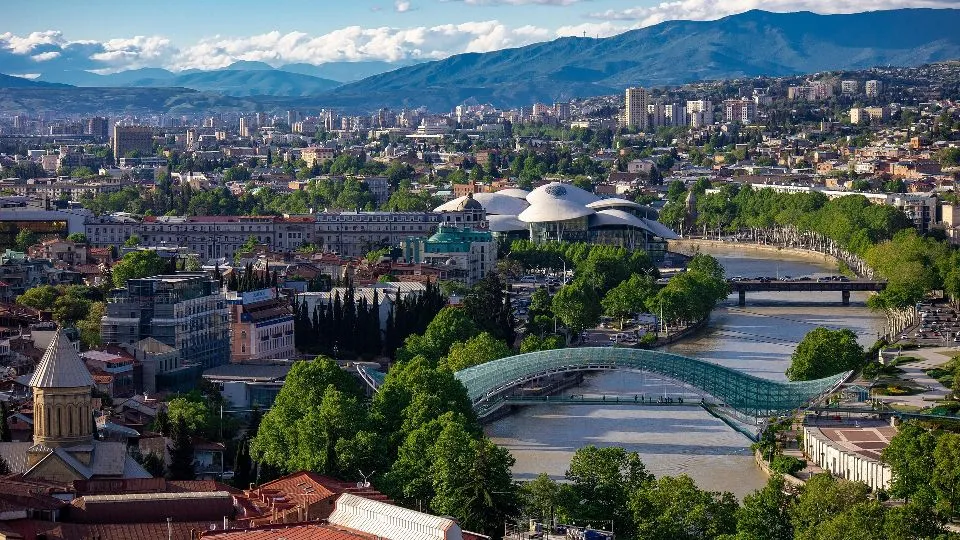 una veduta di Tblisi