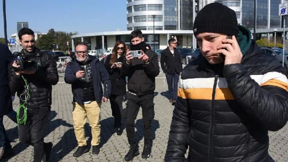 l’arrivo del fratello Loris in Tribunale (Adriapress)