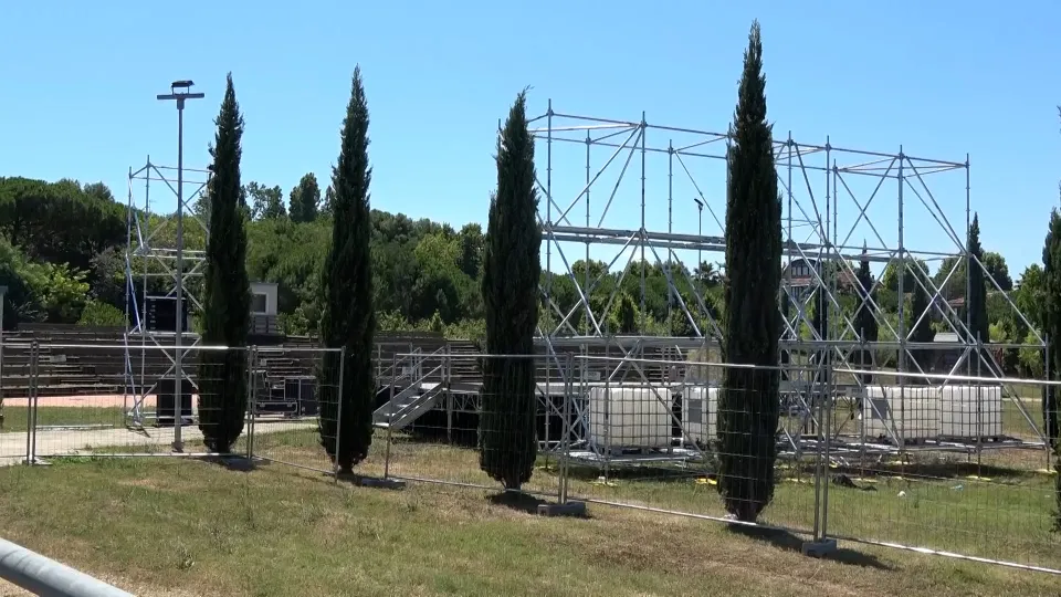 Palco nel parco degli Olivetani