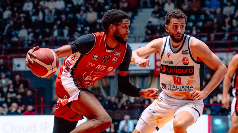 Per Ogden già 10 rimbalzi all'intervallo lungo