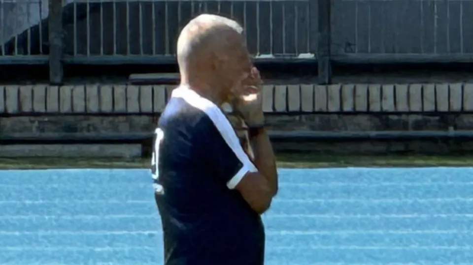 Piero Braglia mentre dirige il primo allenamento al