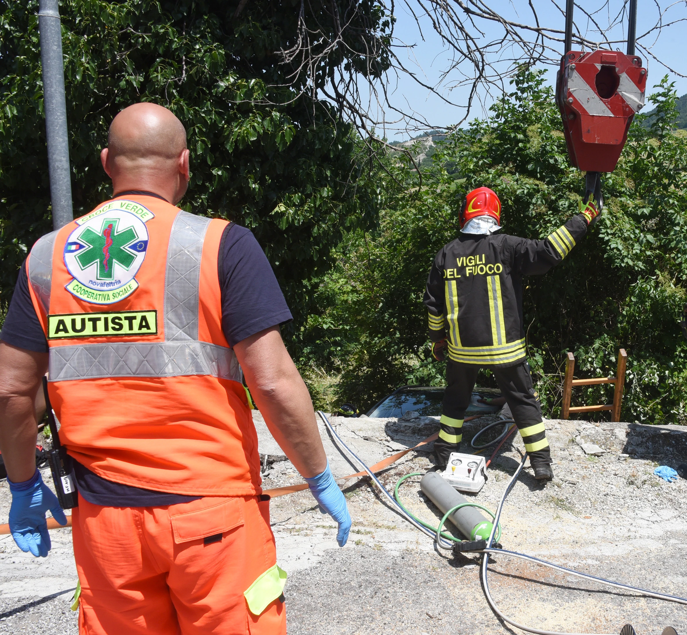 i soccorsi della giovane finita in una scarpata a San Leo (Adriapress)