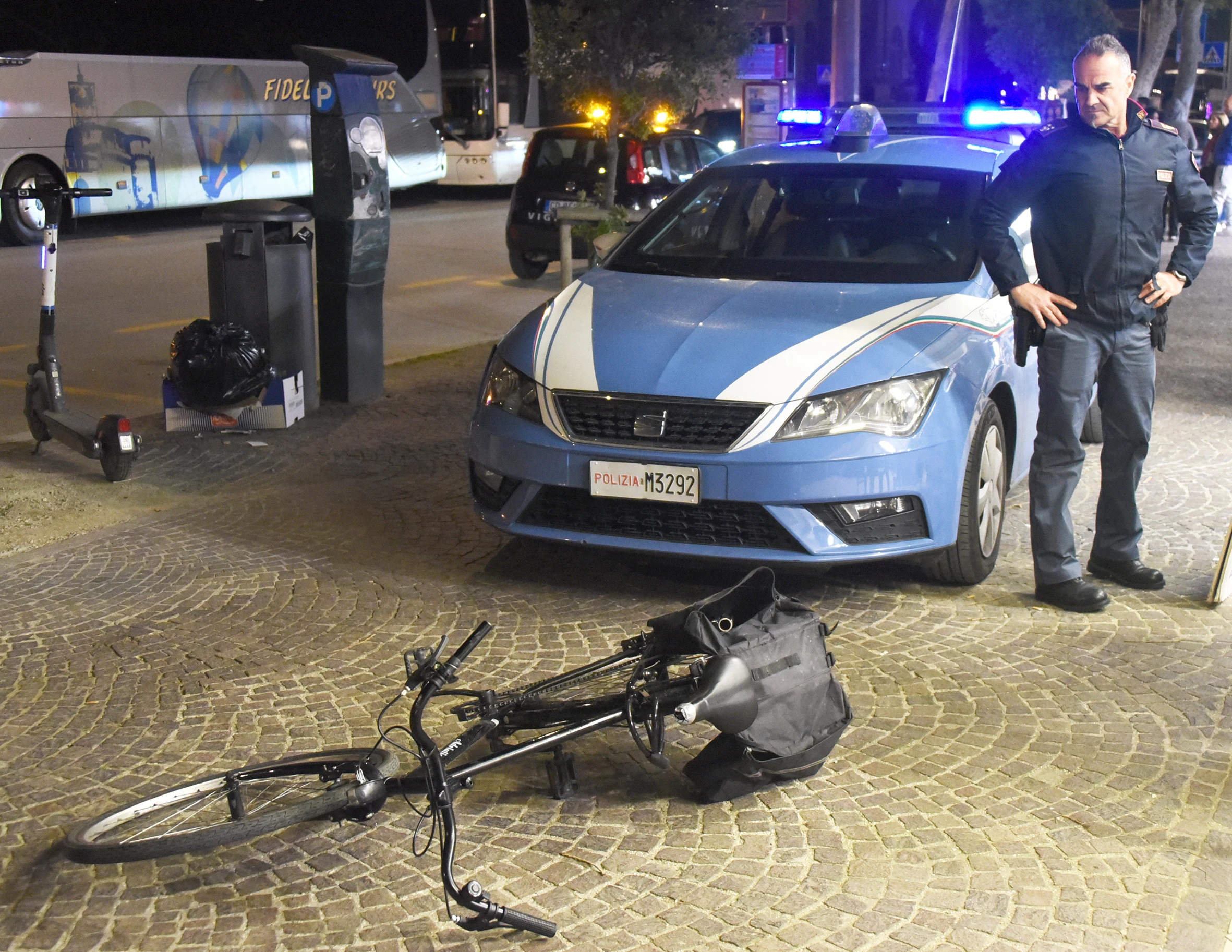 tentata rapina con accetta in via Regina Margherita (foto Adriapress)