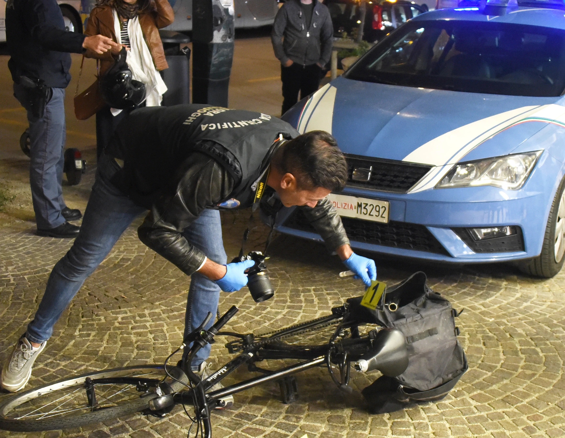 tentata rapina con accetta in via Regina Margherita (foto Adriapress)