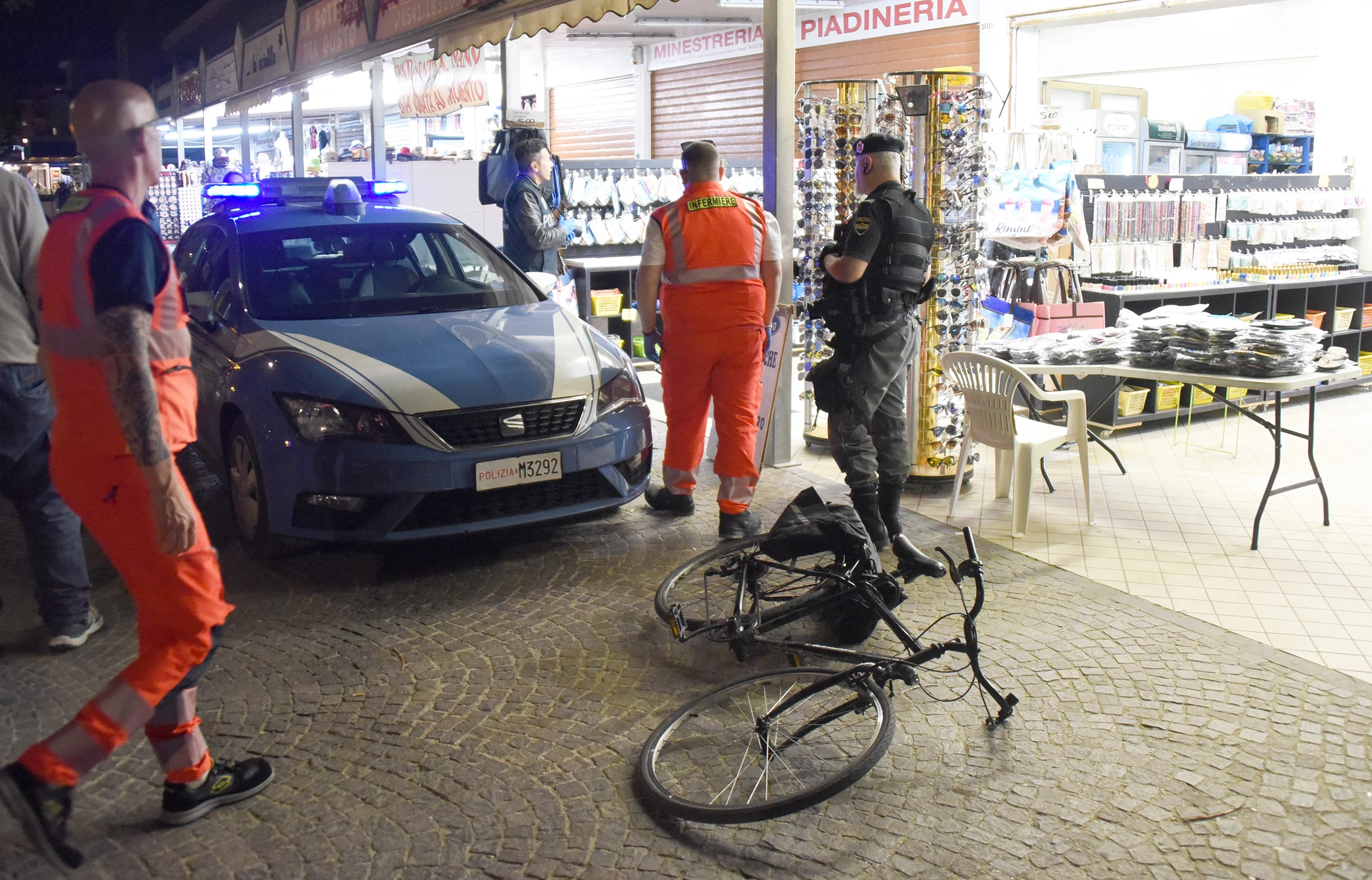 tentata rapina con accetta in via Regina Margherita (foto Adriapress)
