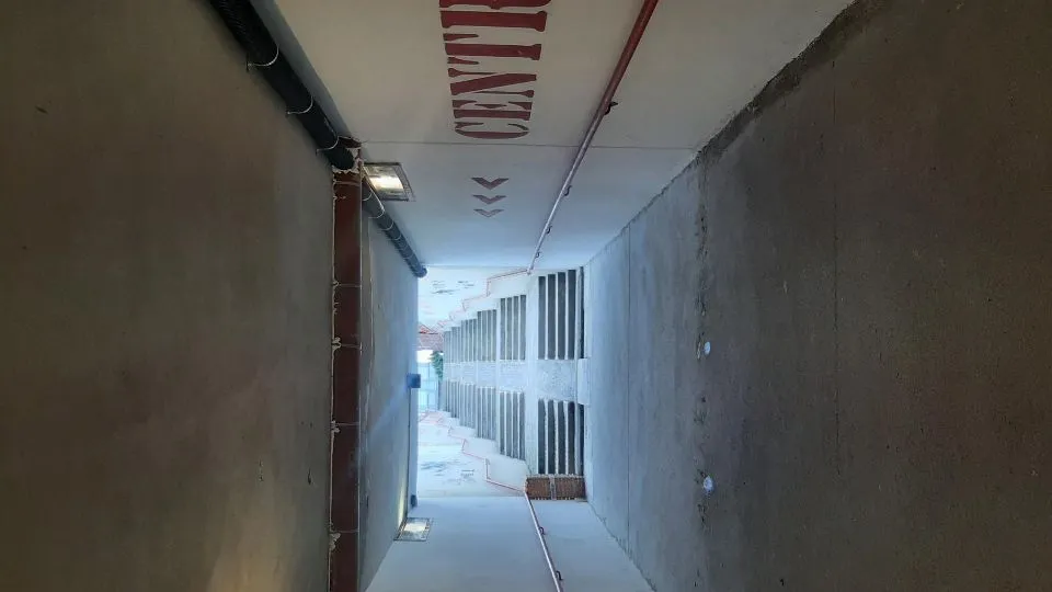 sottopasso grattacielo