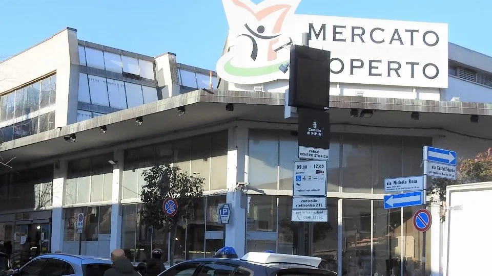carabinieri al mercato coperto di Rimini