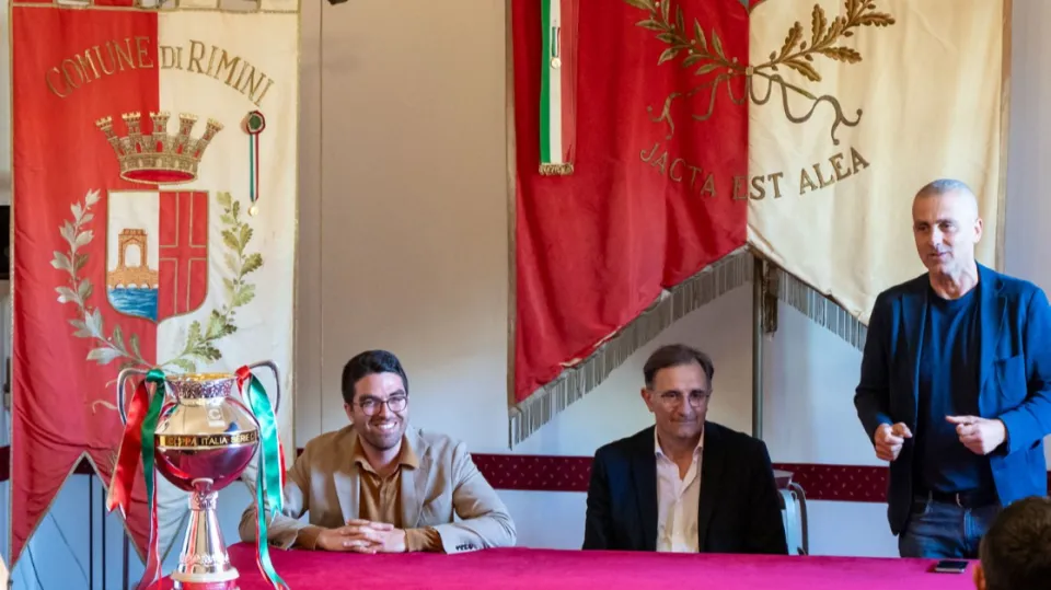 Sadegholvaad in Municipio con la Coppa Italia
