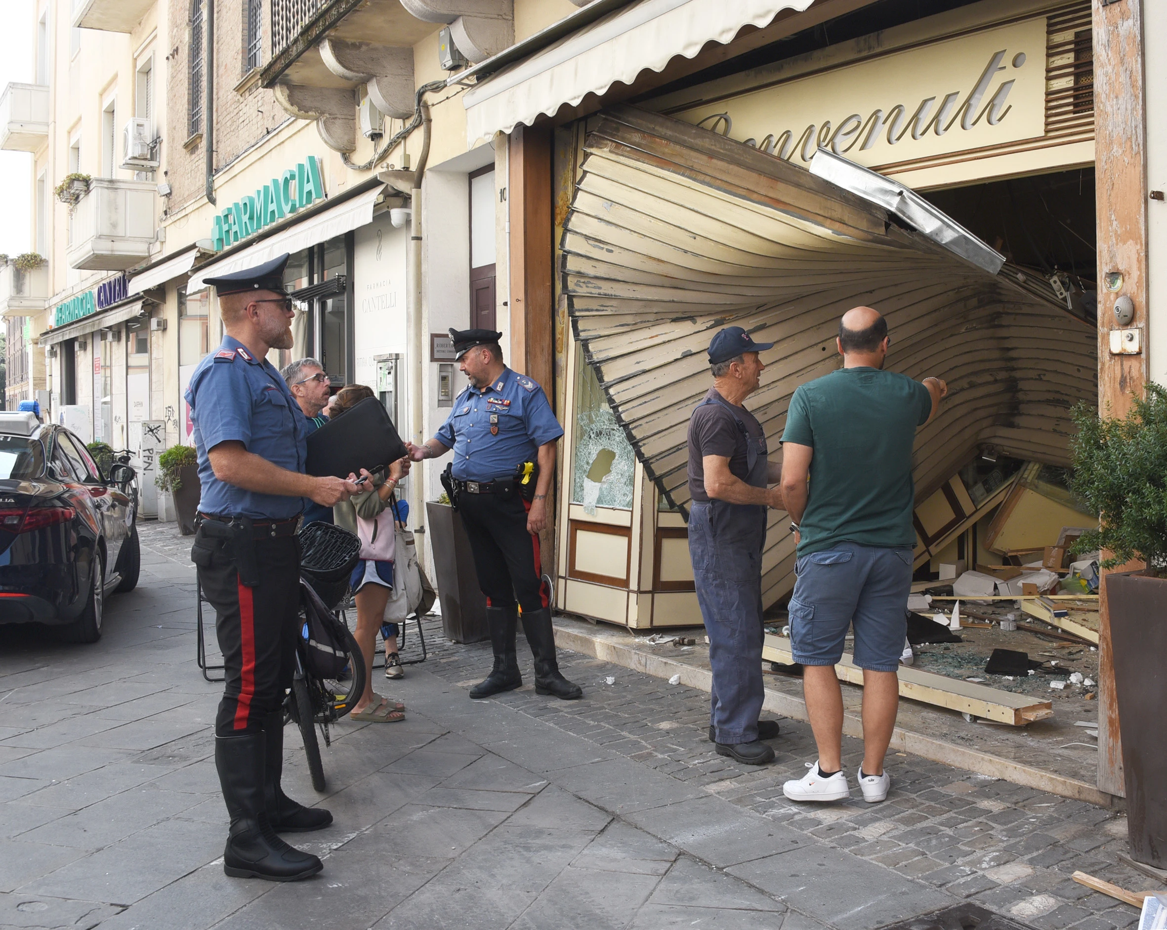 Spaccata alla gioielleria Benvenuti (Adriapress)