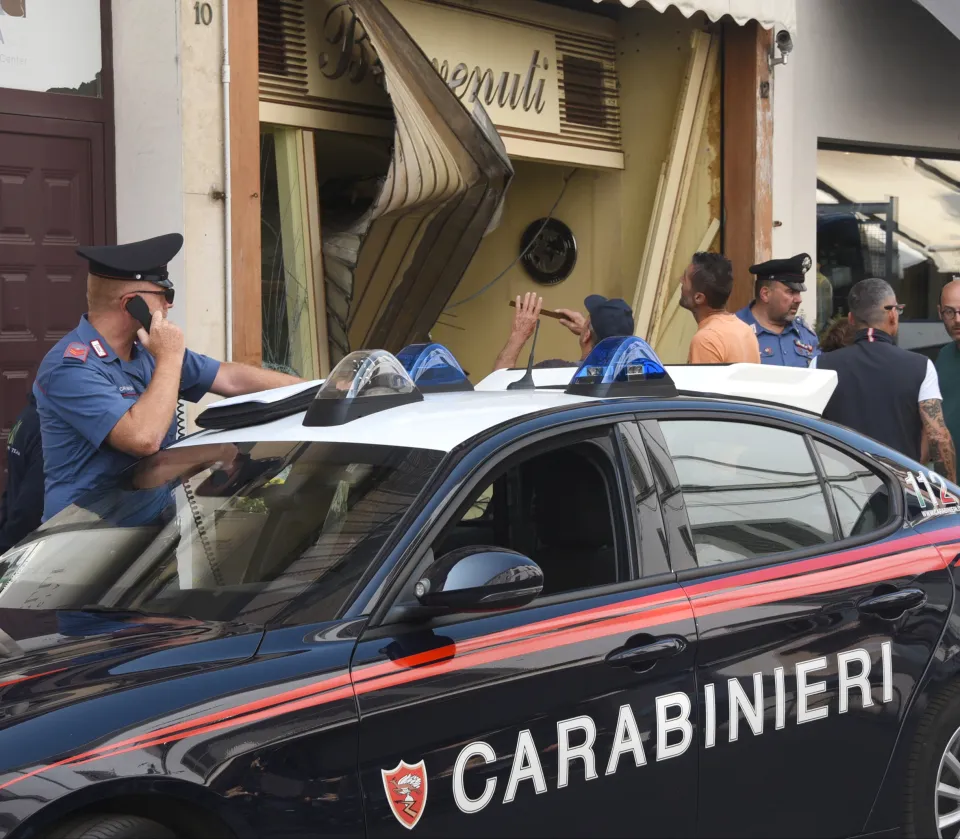 Spaccata alla gioielleria Benvenuti (Adriapress)