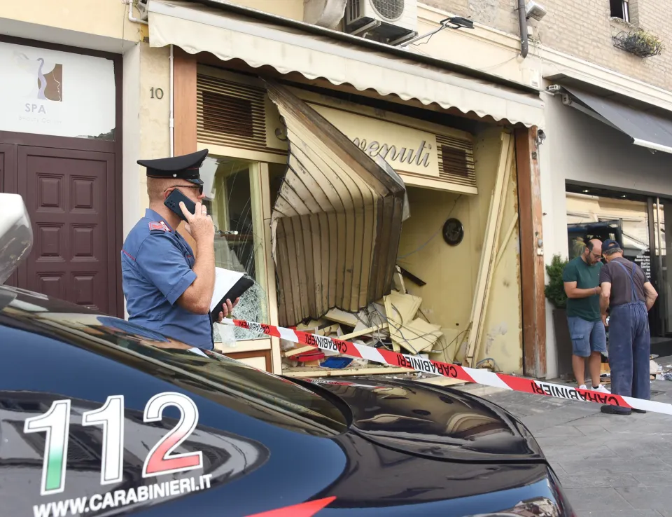 Spaccata alla gioielleria Benvenuti (Adriapress)