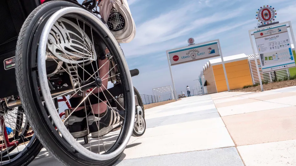 spiaggia libera tutta, spiaggia disabilità rimini