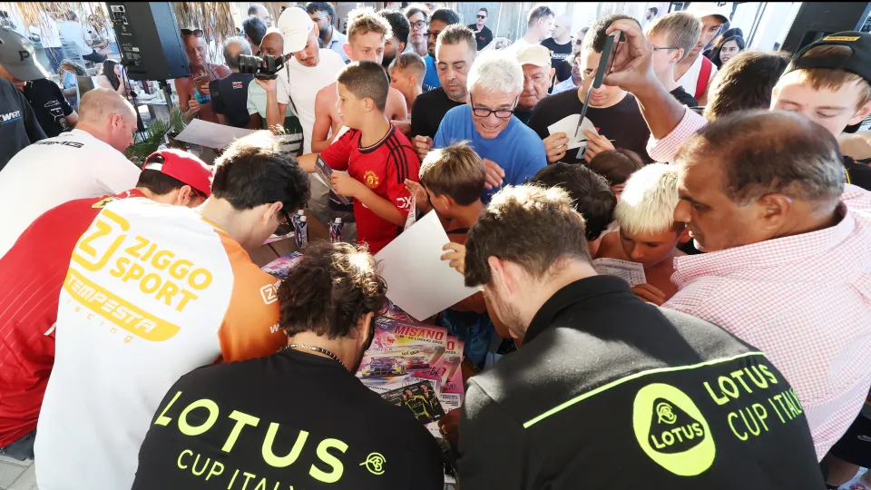 Tanto pubblico per il Meet&Greet con i piloti al Fico Fellas di Riccione
