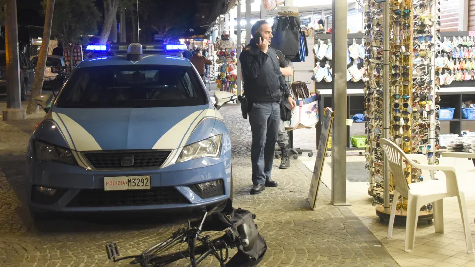 tentata rapina con accetta in via Regina Margherita (foto Adriapress)