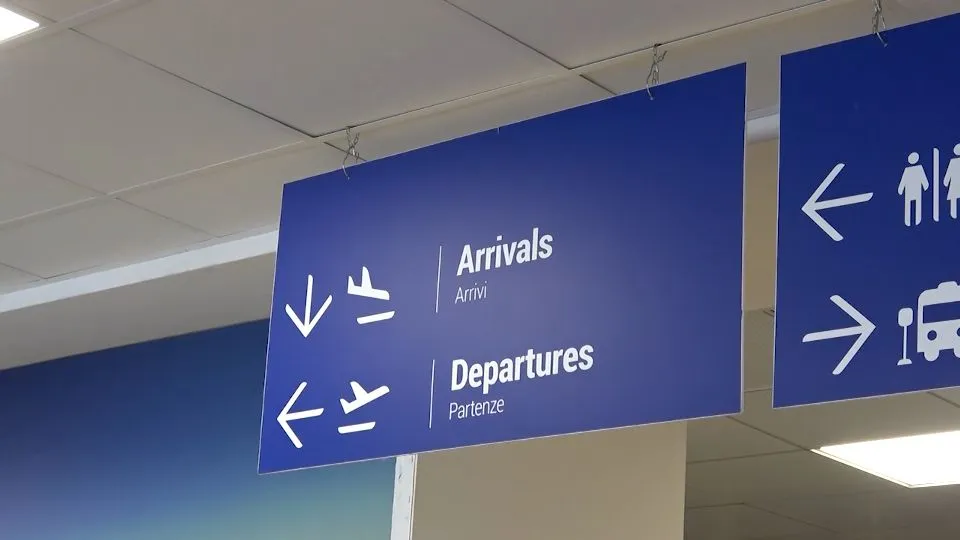 arrivi e partenze all’aeroporto Fellini