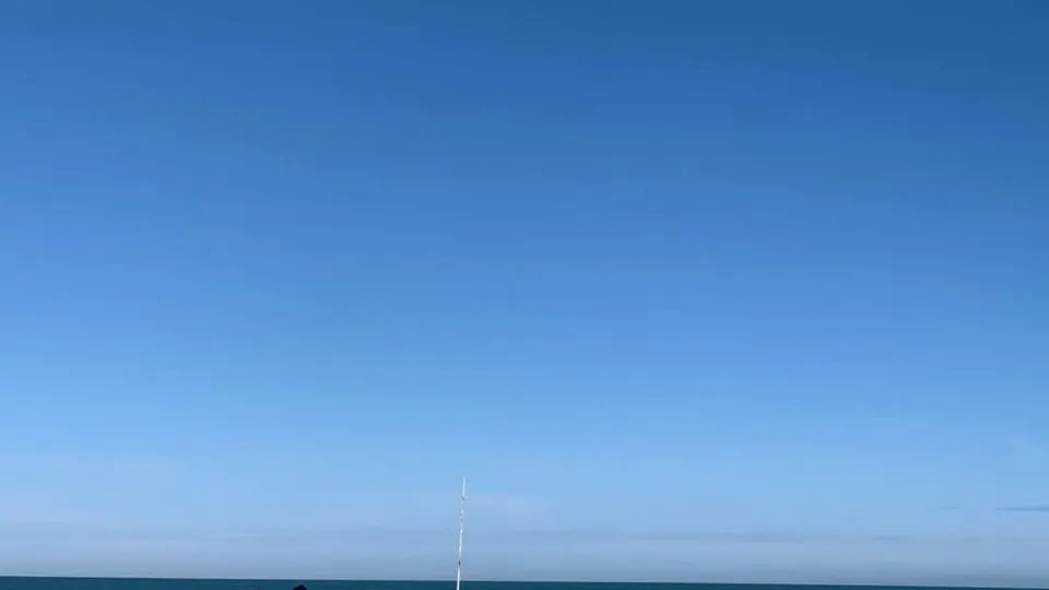 i controlli della polizia locale sulla spiaggia libera di MIiramare