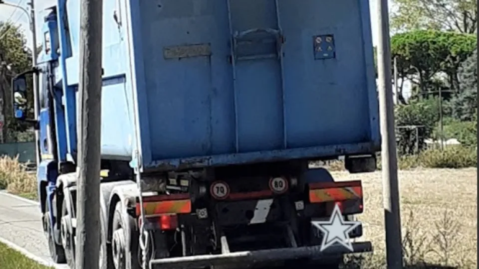 un camion in via Celli