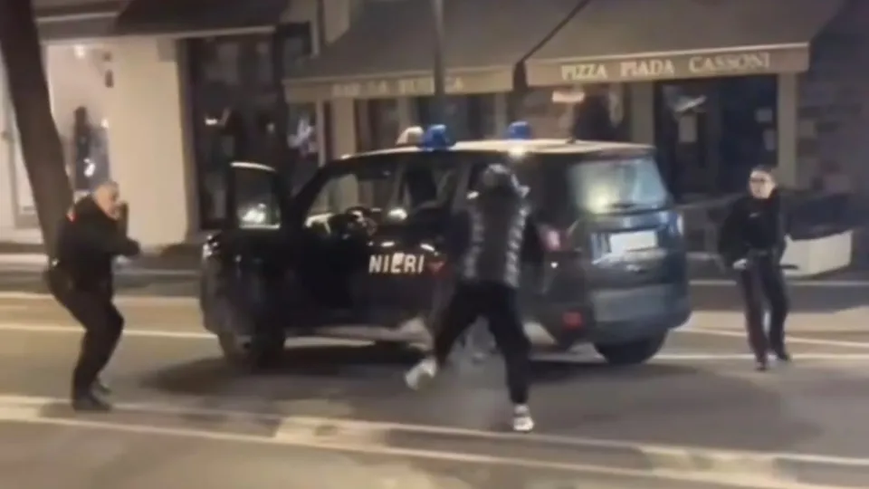 Un frame del momento degli spari