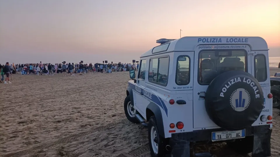 un mezzo della Polizia Locale