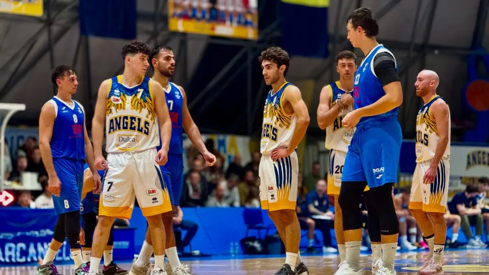 Un momento del derby