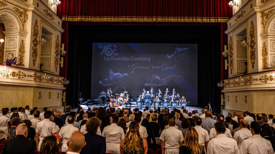 Un momento della festa al Teatro Galli