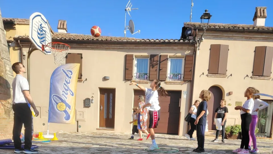 Un momento dell'edizione 2024 de “Il giro di Santarcangelo in 20 sport”