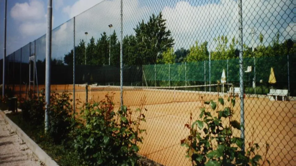 Uno dei campi del centro tennis di Coriano