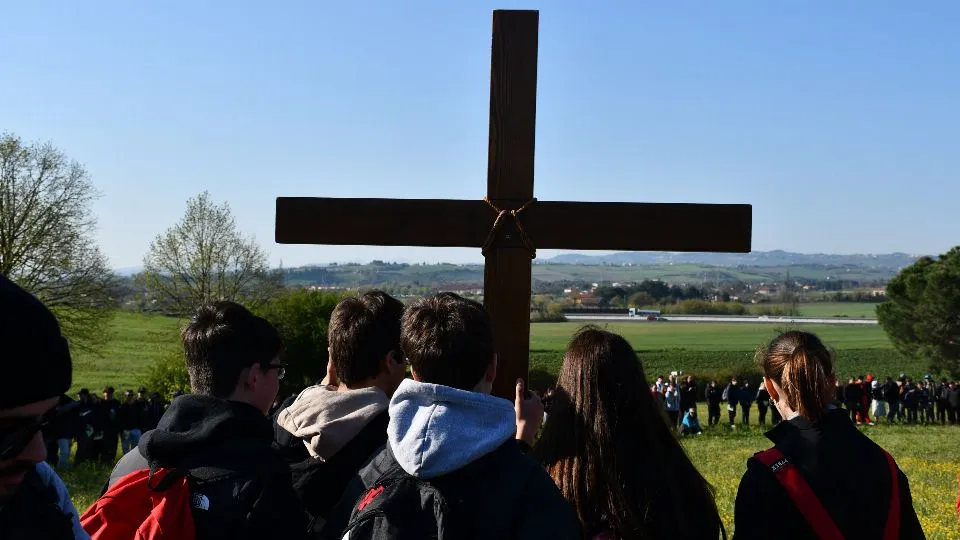 una via Crucis dei giovani